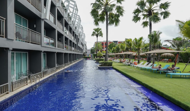 budget hotel facilities on karon beach